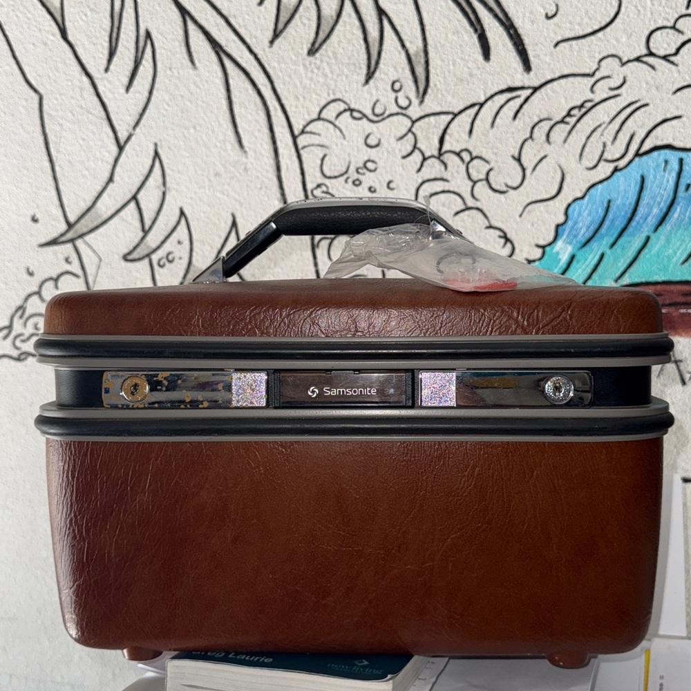 Samsonite Brown Travel Case with keys